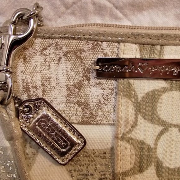 COACH Poppy canvas Wristlet - Picture 5 of 9